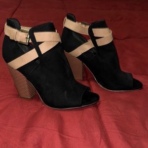 Black & tan peep toe heel